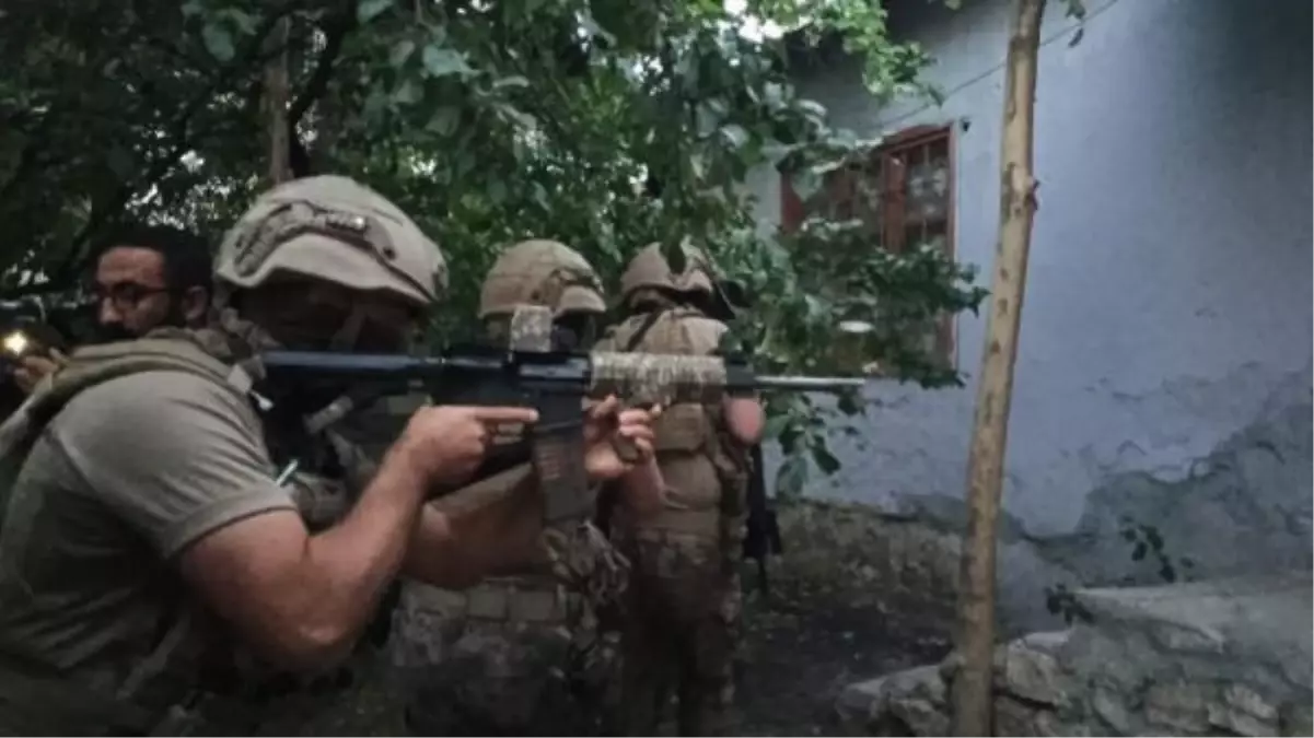 Van'da kaçak göçmen operasyonu: 10 Afganistan uyruklu göçmen yakalandı