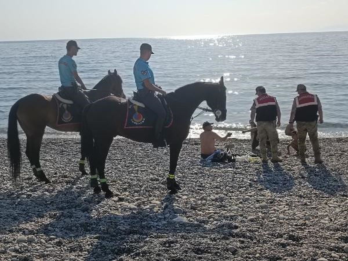 Van\'da Jandarma Atlı Birliği Suda Boğulma Olaylarına Karşı Denetim Yapıyor