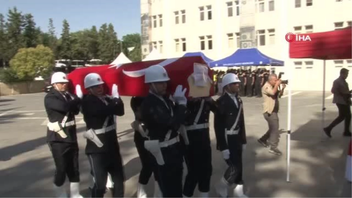 Zırhlı aracın devrilmesi sonucu şehit olan polisin naaşı memleketine uğurlandı