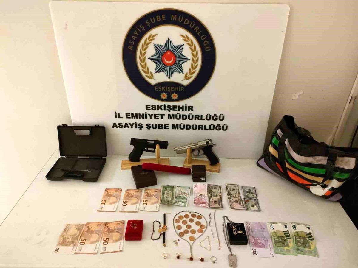 Eskişehir\'de 14 Farklı Hırsızlık Olayında 1 Milyon 534 Bin Lira Değerinde Ürün Çalan 2 Şüpheli Yakalandı