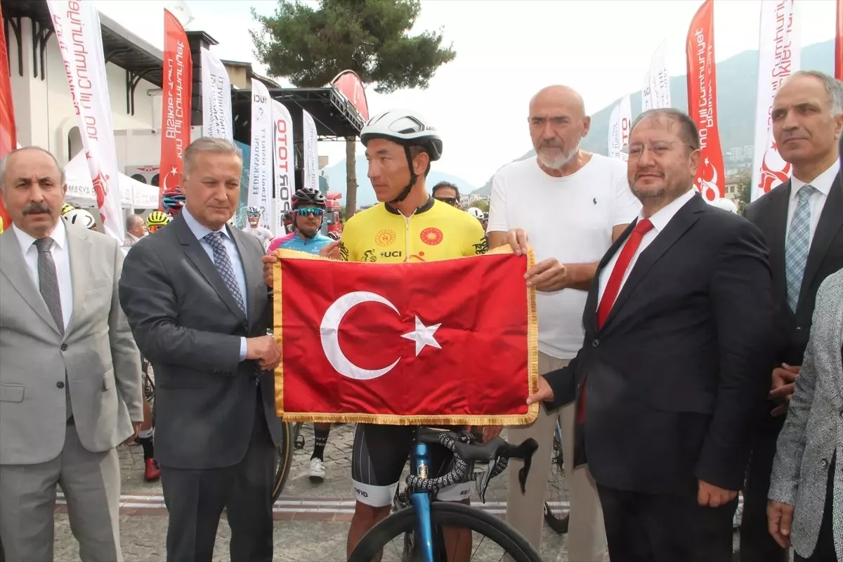 100. Yıl Cumhuriyet Bisiklet Turu\'nun ikinci günü Amasya-Havza etabı başladı