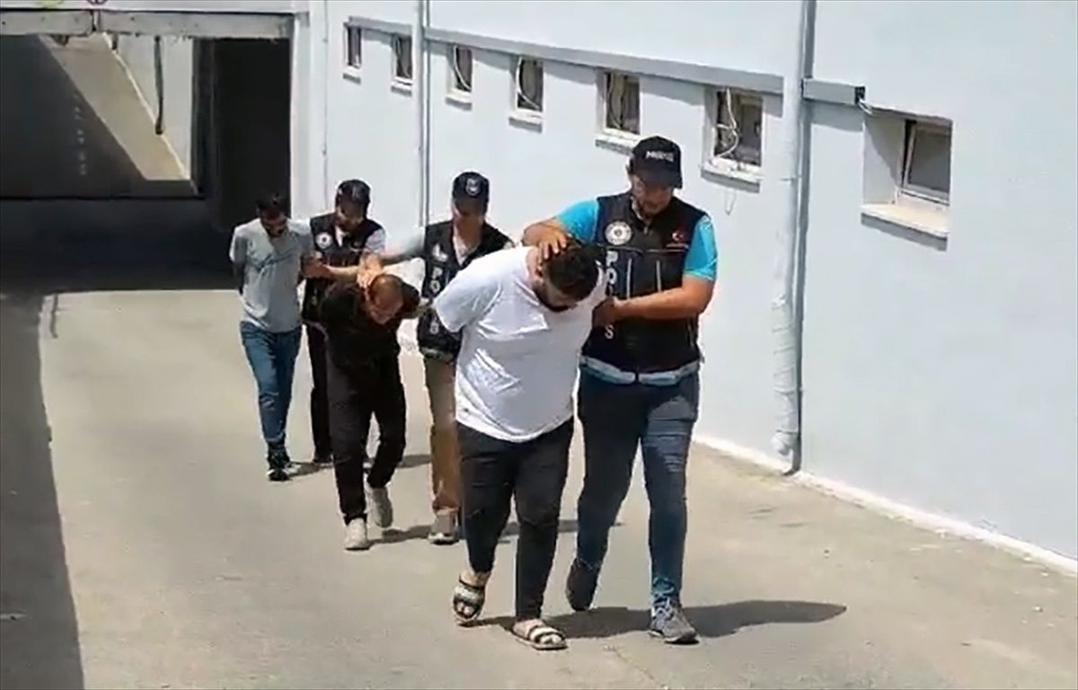 Adana\'da Uyuşturucu Operasyonunda 3 Şüpheli Tutuklandı