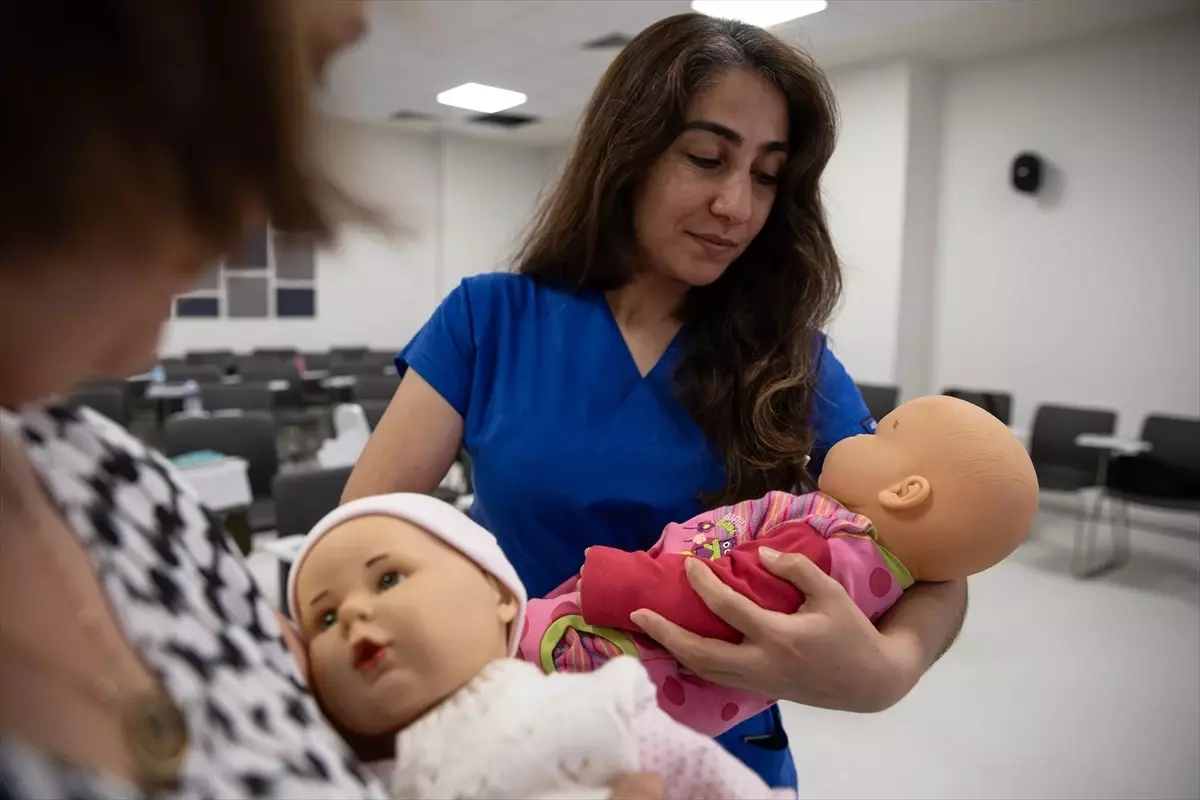 Etlik Şehir Hastanesi\'nde Anne Sütü Eğitimi Verildi