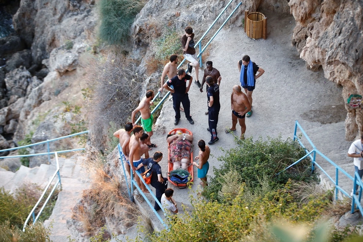 Antalya\'da falezlerden düşen Rus turist yaralandı