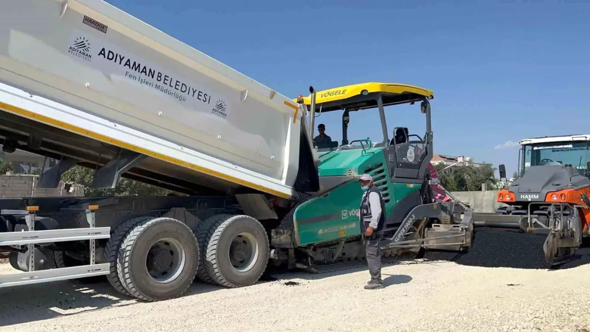 Adıyaman Belediyesi Yollarda Bakım ve Onarım Çalışmalarına Devam Ediyor