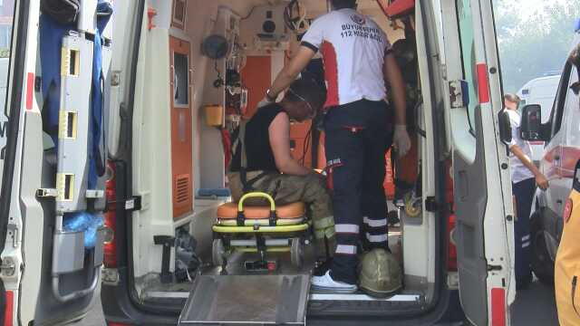 Bayrampaşa'da İş Merkezinde Çıkan Yangında Mahsur Kalan 9 İşçi yatakhaneye saklanarak kurtulmuşlar