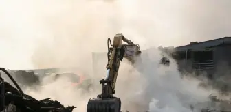 İnegöl'deki fabrika yangınında soğutma çalışmaları devam ediyor