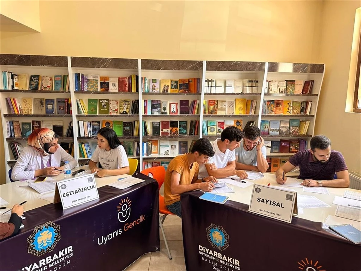 Diyarbakır Büyükşehir Belediyesi, YKS Sonuçlarına Göre Gençlere Ücretsiz Tercih Danışmanlığı Hizmeti Sunuyor