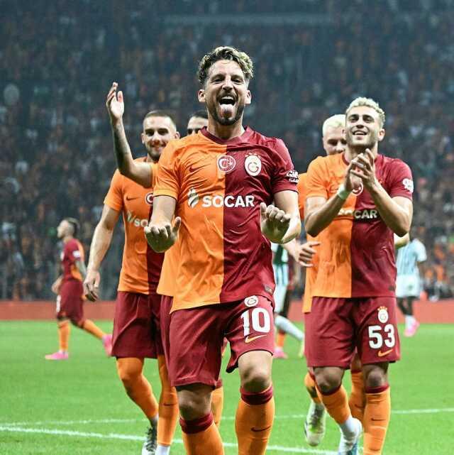 Dries Mertens, Galatasaray'ın Avrupa kupalarında gol atan en yaşlı yabancı oyuncu oldu