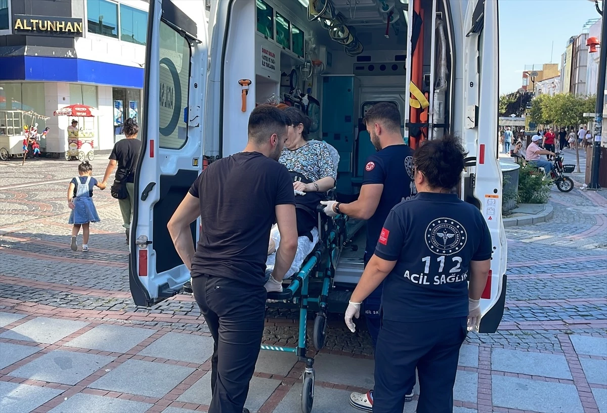 Edirne\'de elektrikli motosikletin çarptığı kadın yaralandı