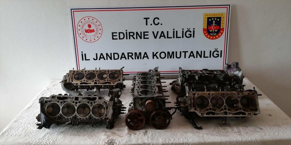 Edirne\'de düzenlenen operasyonlarda kaçak oto yedek parçaları ele geçirildi