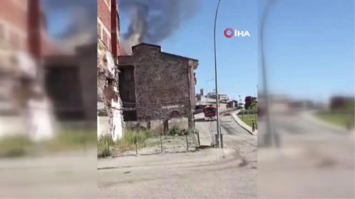 Erzurum\'da çatı yangını korkuttu