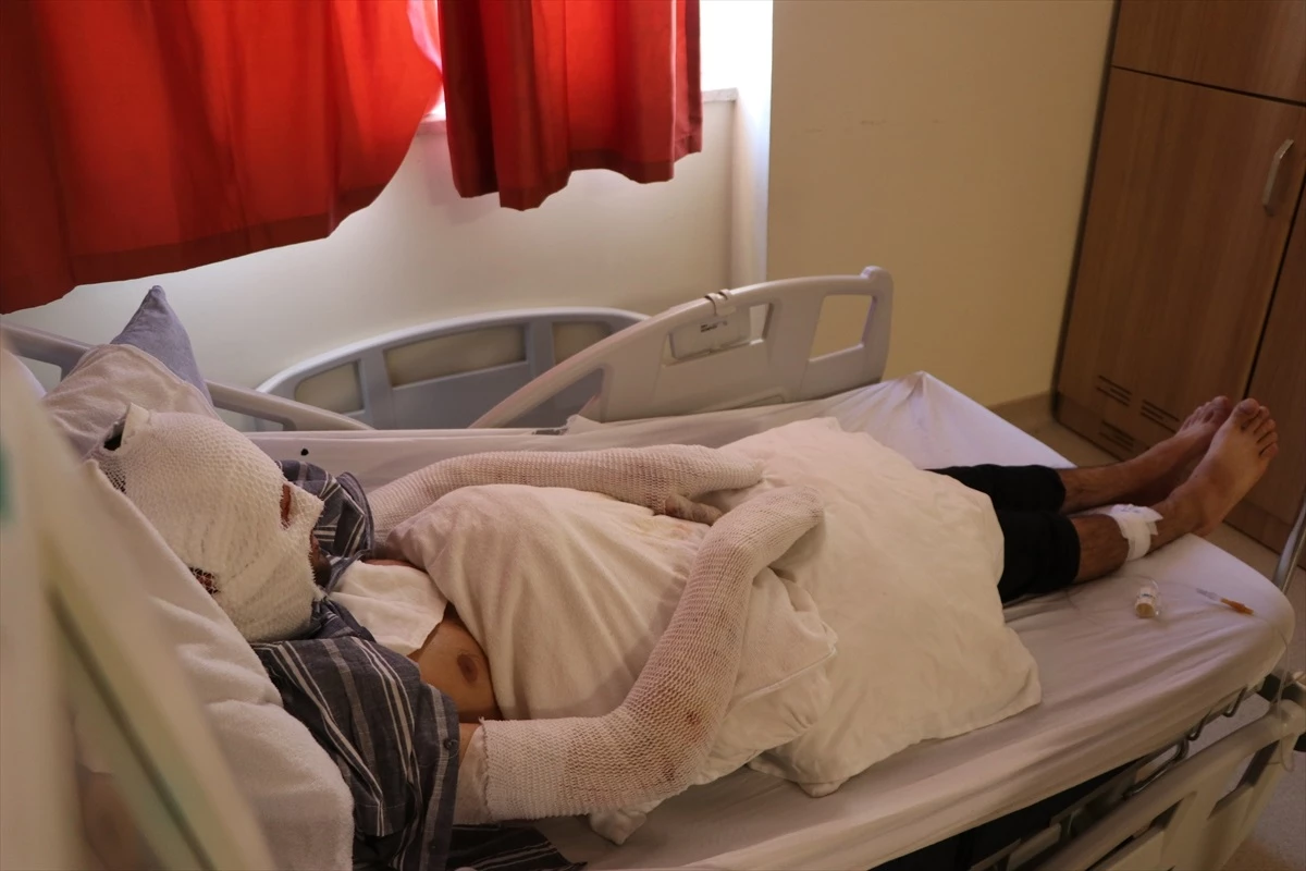 Erzurum\'da Otomobil Patlaması Sonucu Yanık Alan İki Arkadaşın Tedavisi Devam Ediyor