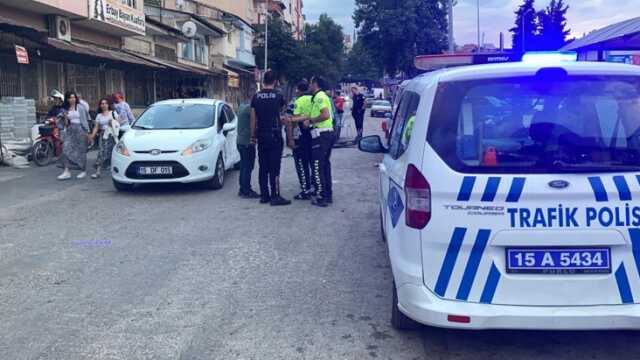 Evli kadınla yakalanan adam paniğe kapılıp gaza bastı, ortalık savaş alanına döndü Evli kadınla yakalanan adam paniğe kapılıp gaza bastı, ortalık savaş alanına döndü