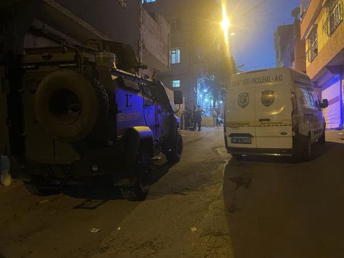 Gaziantep\'te komşu kavgasında 1\'i polis 15 kişi yaralandı