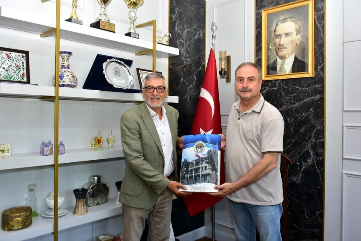 Eskişehir İnönü Belediye Başkanı Kadir Bozkurt, Orman Bölge Müdürü İsmail Çetin\'i ziyaret etti