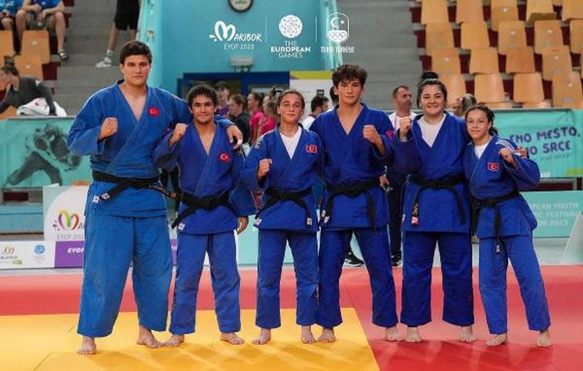 İzmirli judocusu Sema Mete\'nin yer aldığı Türkiye Ümit Milli Judo Takımı altın madalya kazandı