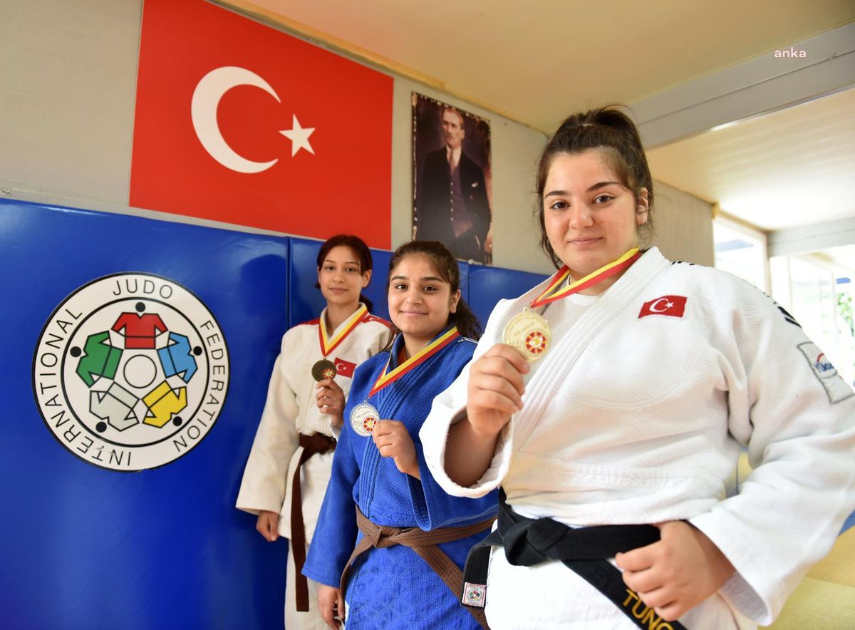 İzmir Büyükşehir Belediyesi Gençlik ve Spor Kulübü judocusu Sema Mete, Avrupa Gençlik Olimpiyatları\'nda altın madalya kazandı