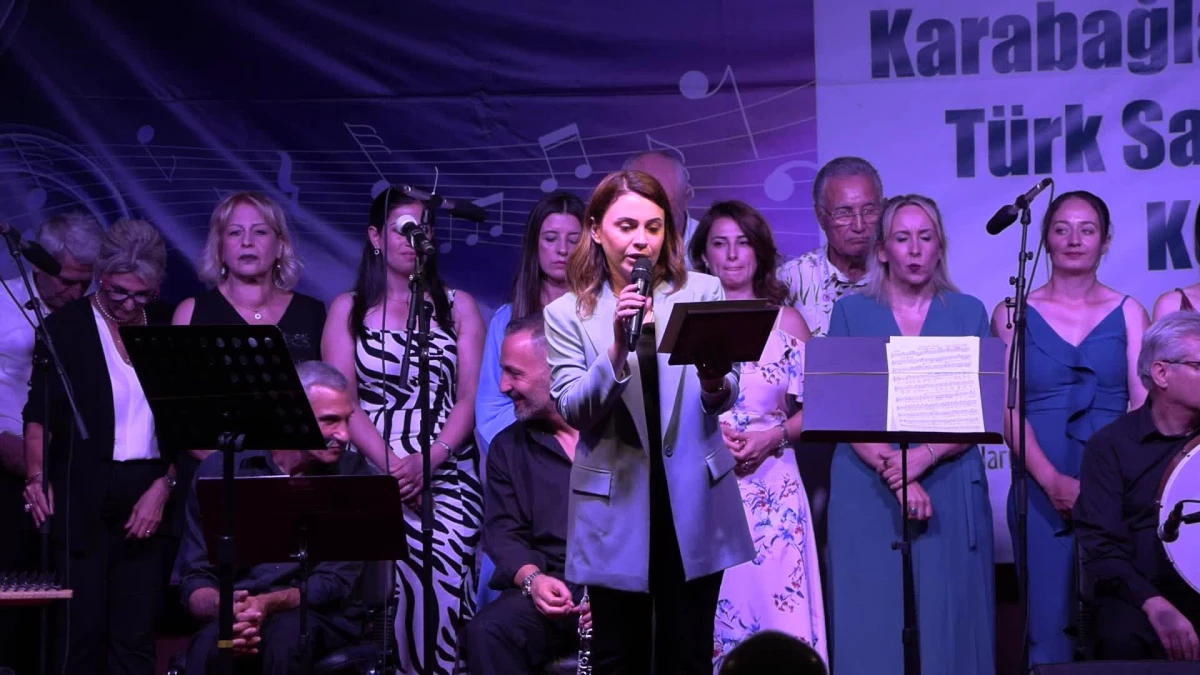 Karabağlar Belediyesi Türk Sanat Müziği Korosu Konser Verdi