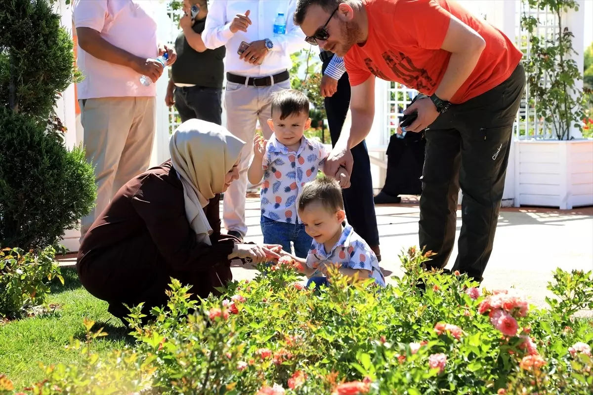 Karatay Belediyesi, şehit aileleri ve gazileri lavanta ve gül bahçelerinde ağırladı