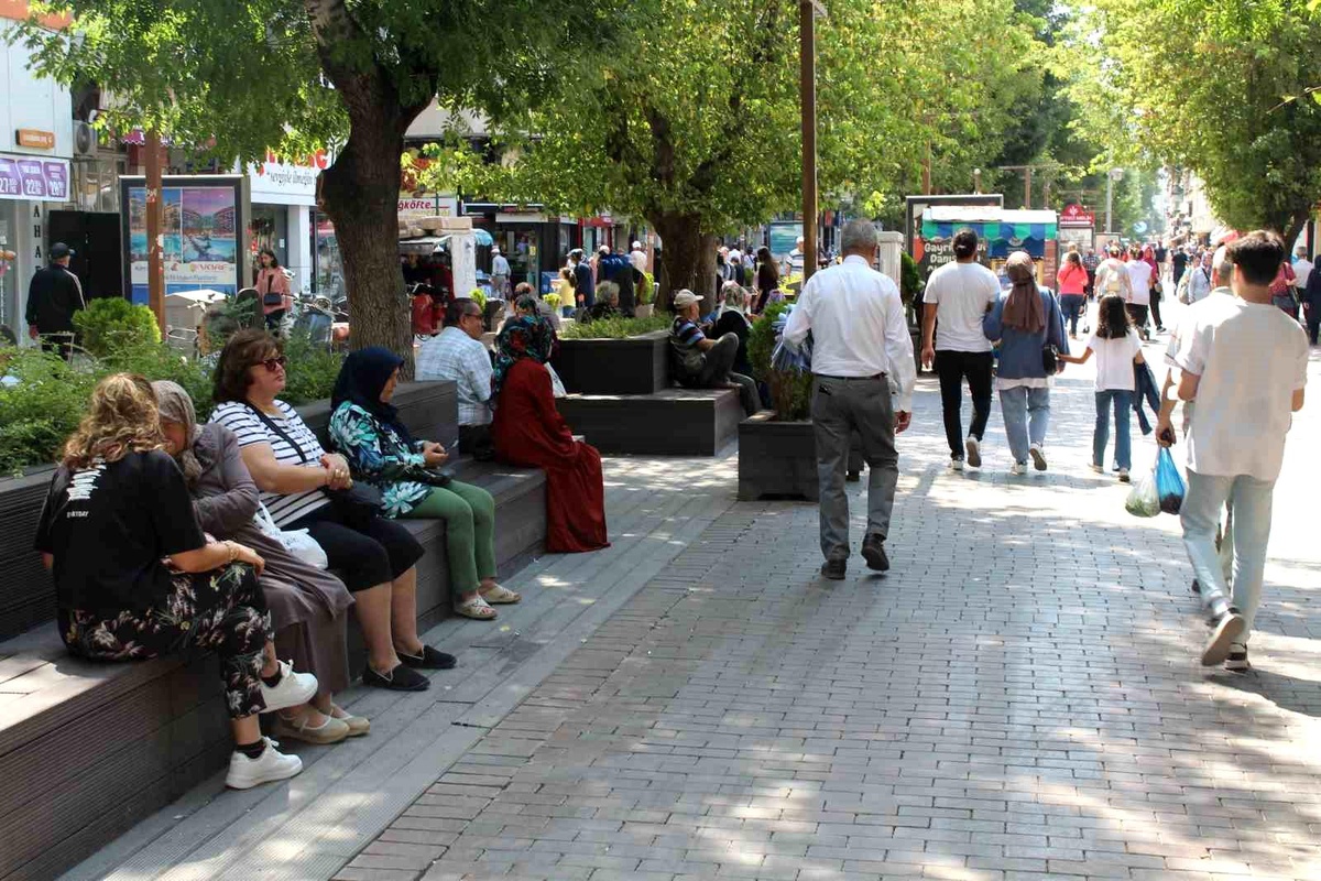 Eskişehir\'de Sıcak Hava Etkisini Gösteriyor