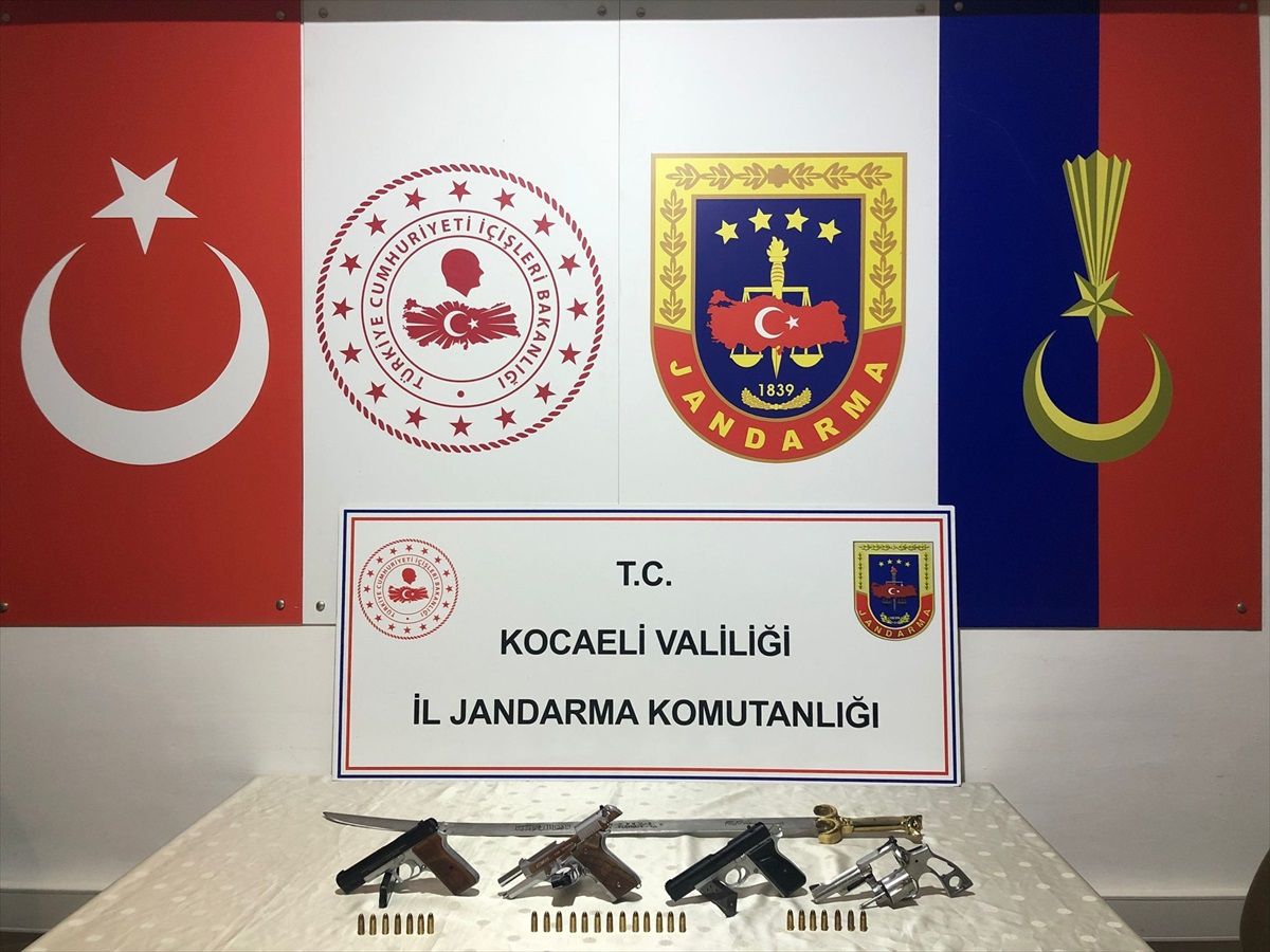 Dilovası\'nda Kaçakçılık Operasyonu: 2 Gözaltı
