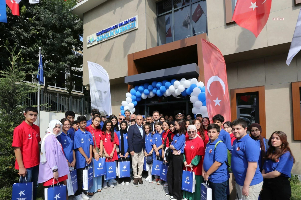 Küçükçekmece Belediyesi Gençlik Merkezi Hizmete Açıldı