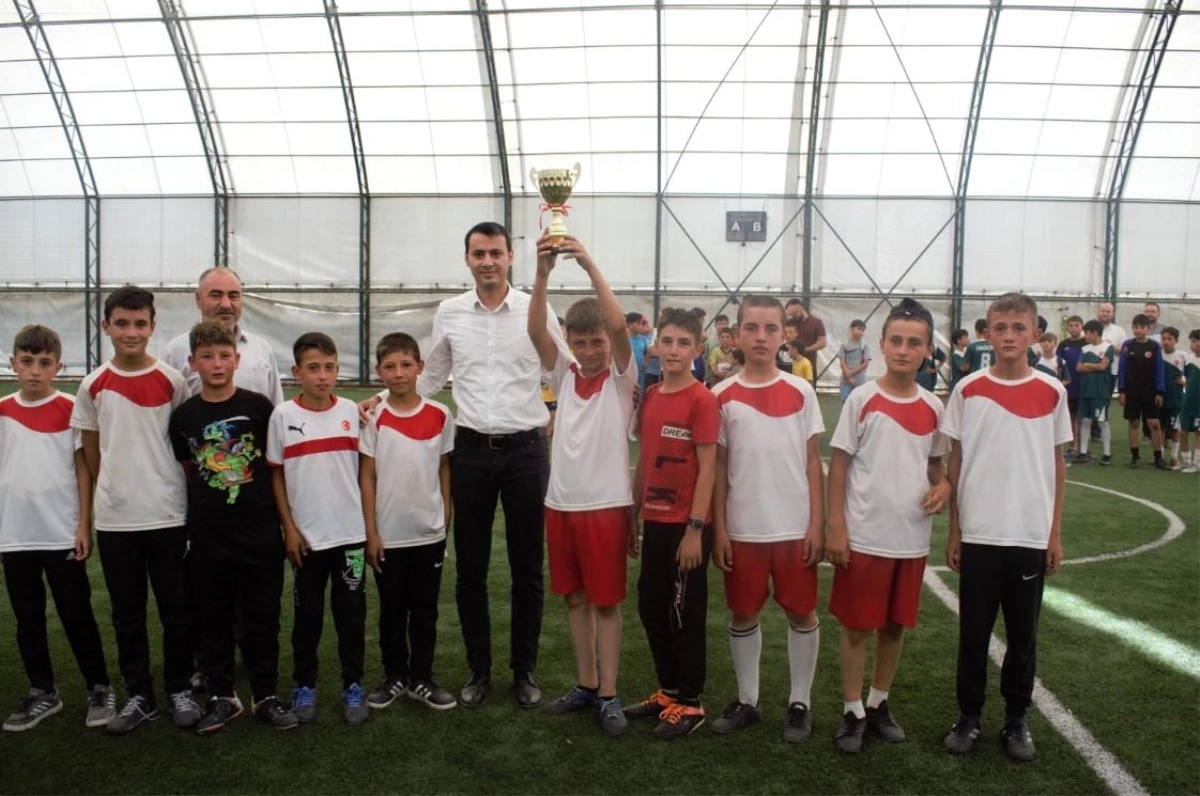 İscehisar\'da Kur\'an Kursu Öğrencilerine Futbol Turnuvası Ödül Töreni