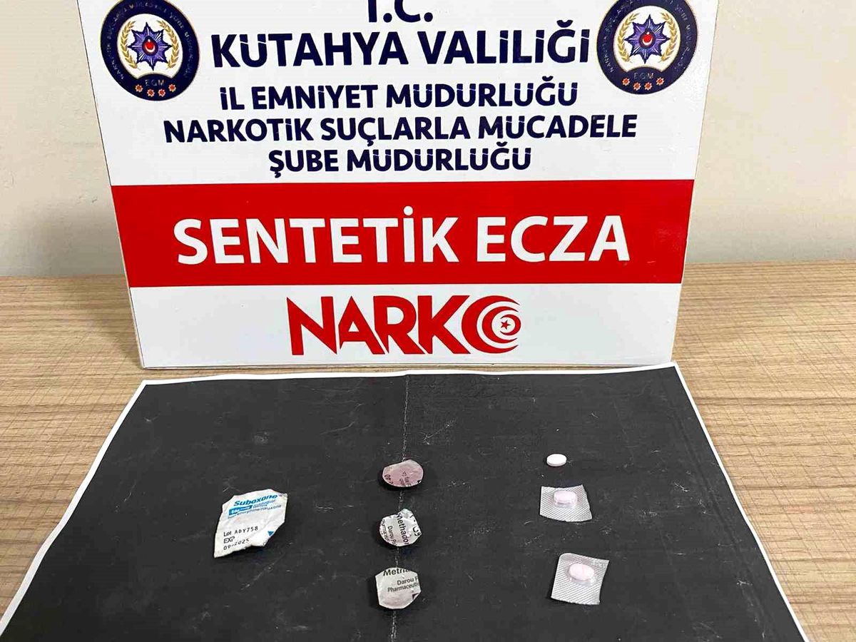Kütahya\'da yapılan operasyonda 7 adet sentetik ecza hap ele geçirildi