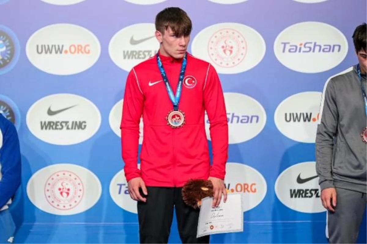 U17 Dünya Güreş Şampiyonası\'nda Alkan Akar bronz madalya kazandı