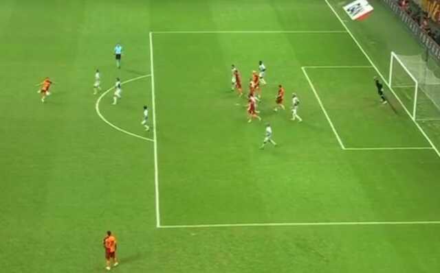 Ne yaptın Mertens! Attığı golü göenler izlemeye doyamıyor