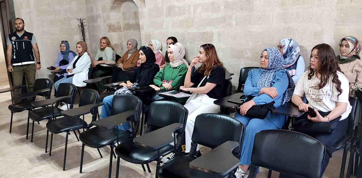 Nevşehir\'de Polis Ekipleri Çeşitli Gruplara Eğitim Verdi