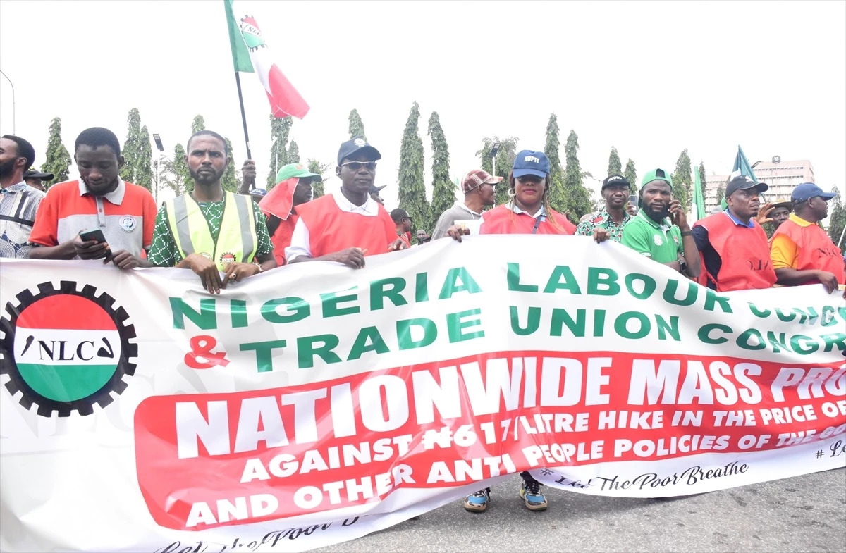 Nijerya\'da Benzin Sübvansiyonunun Kaldırılmasına Karşı Protestolar