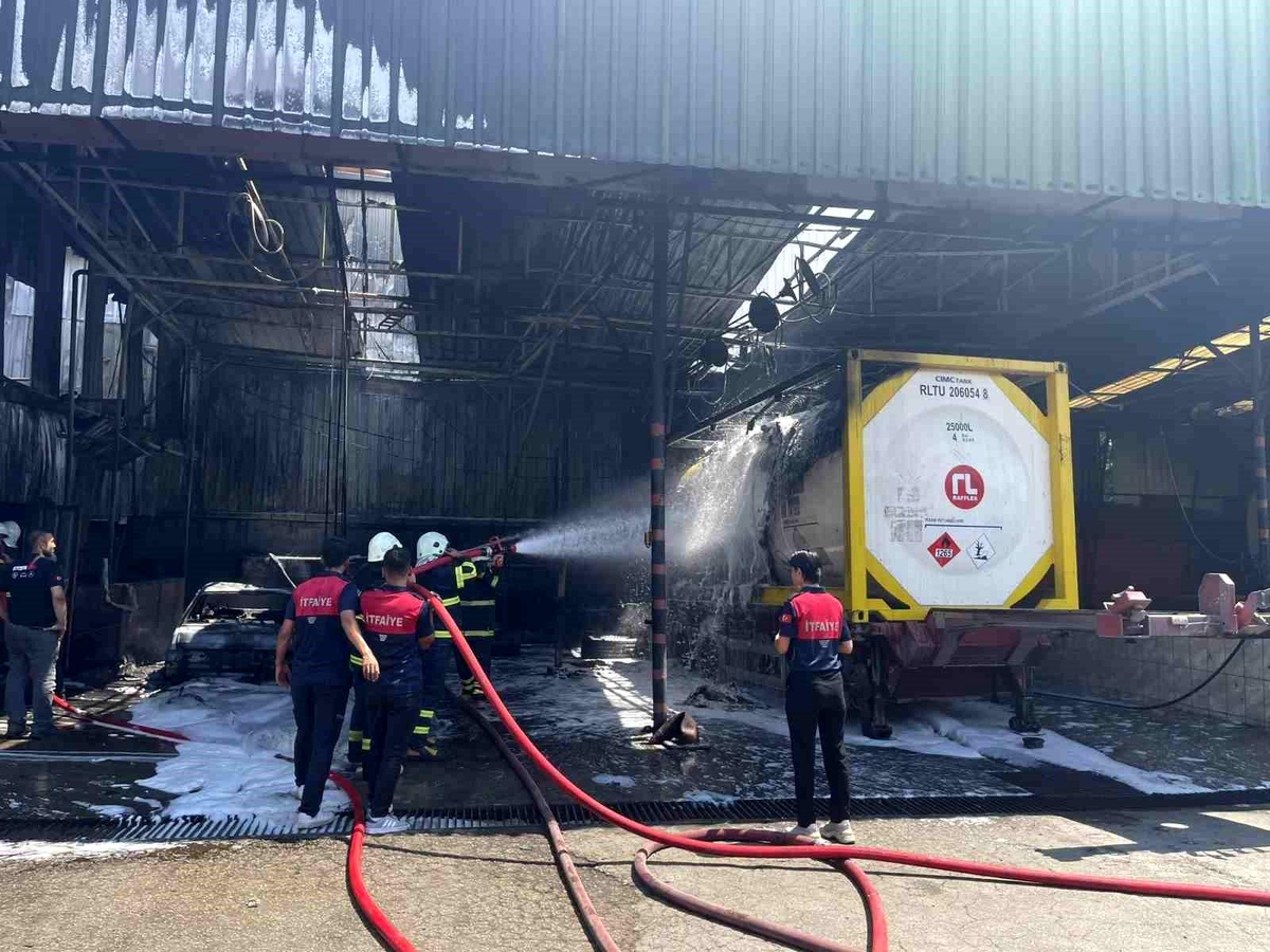 Osmaniye\'de Tanker Temizleme Tesisi Patlaması Sonucu Çıkan Yangın Söndürüldü