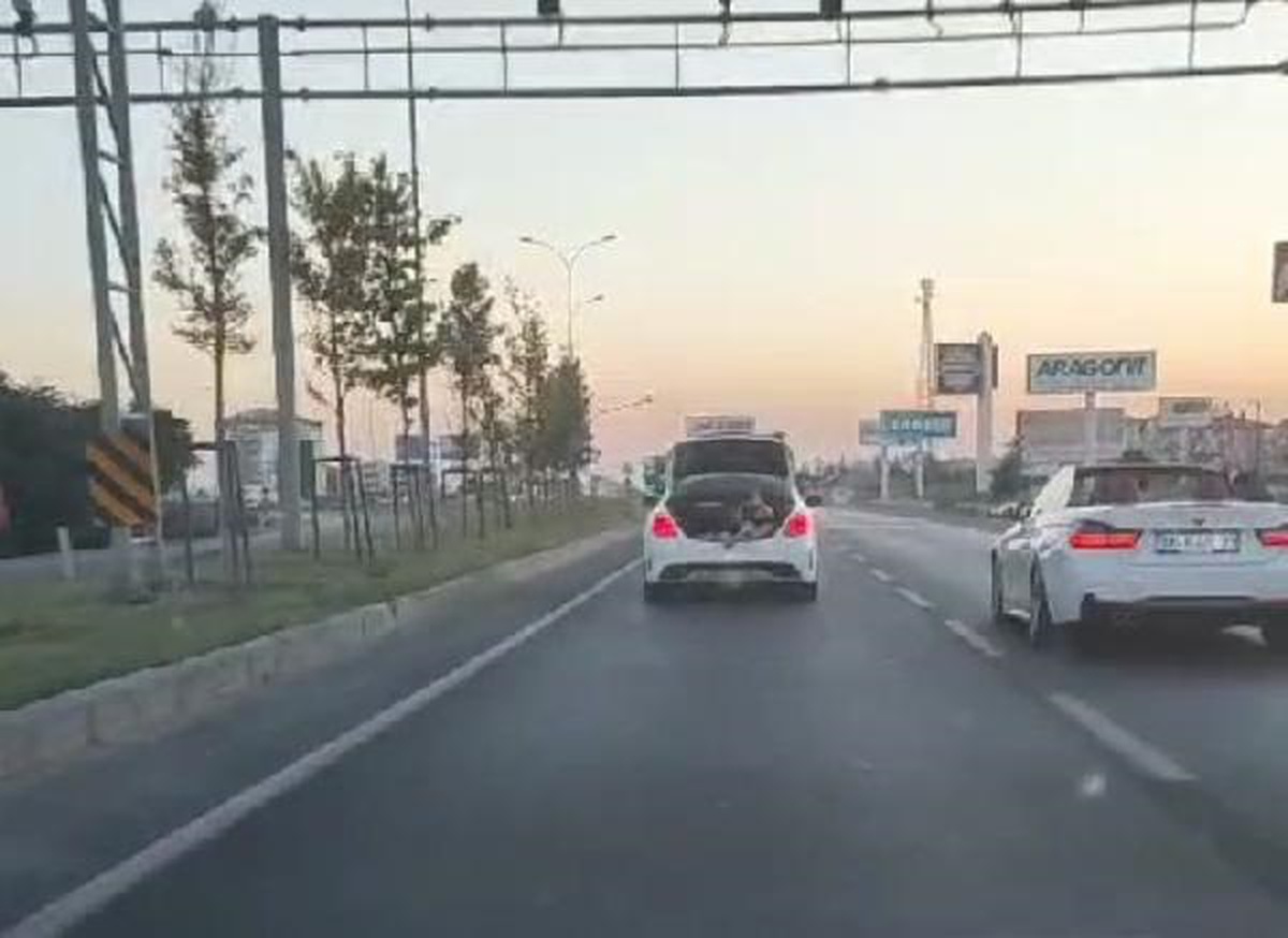 Aksaray\'da Tehlikeli Yolculuk: Otomobilin Bagajında Seyahat