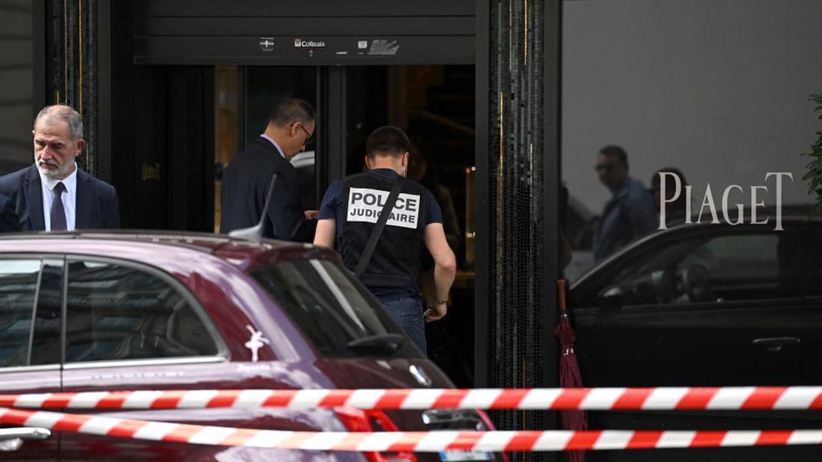 Paris\'teki Ünlü Kuyumcu Dükkanına Milyonlarca Euro Değerinde Mücevher Çalındı