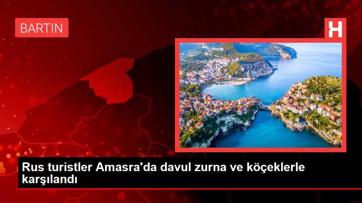 Rus turistler Amasra'da davul zurna ve köçeklerle karşılandı