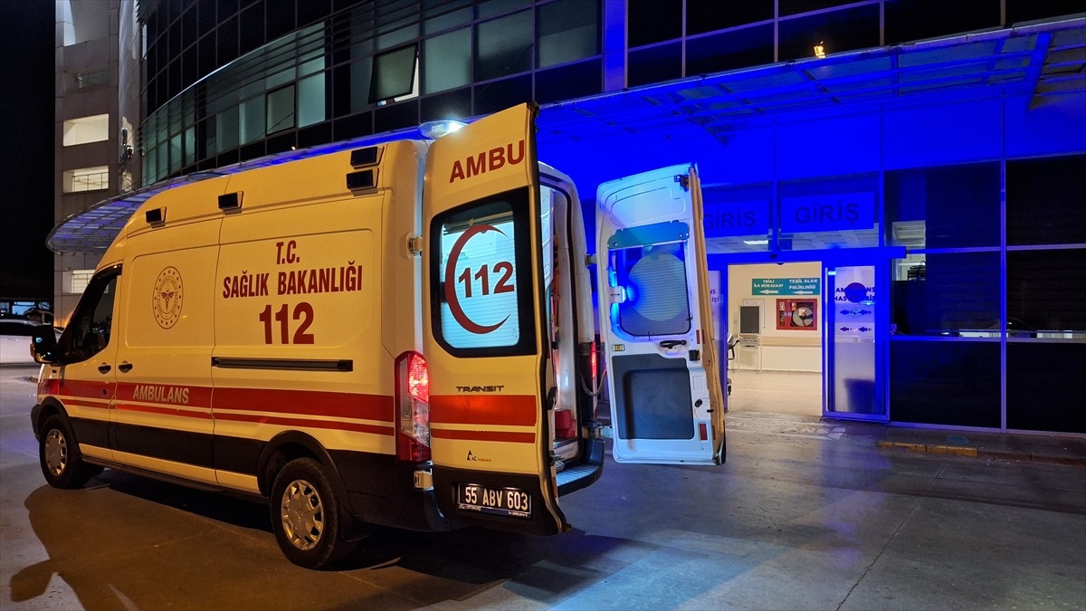 Samsun\'da Bıçaklı Kavga: 1 Kişi Ağır Yaralandı, 3 Gözaltı