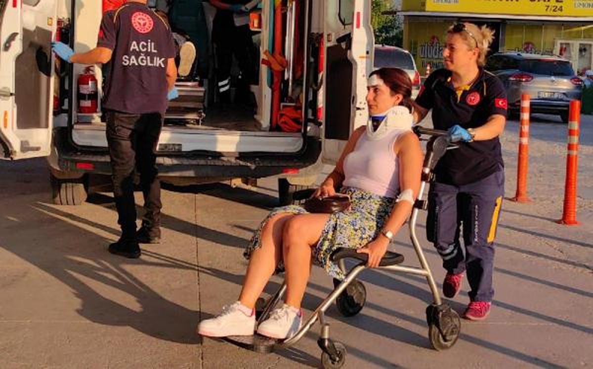 İnegöl\'de otomobil cipe çarptı: 5 yaralı