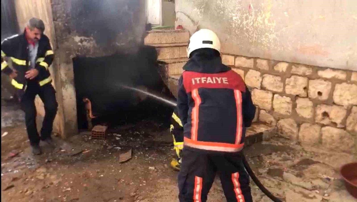 Siirt\'te bir evin merdiven altında yangın çıktı