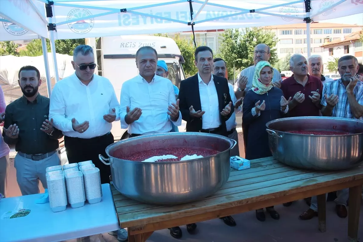 Suluova Belediyesi Muharrem Ayı Dolayısıyla Vatandaşlara Aşure İkram Etti