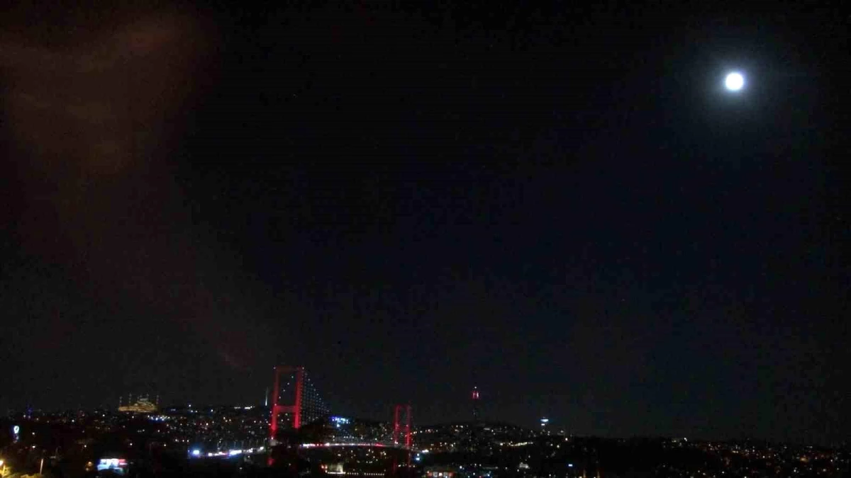 İstanbul\'da Süper Ay Gözlemlendi