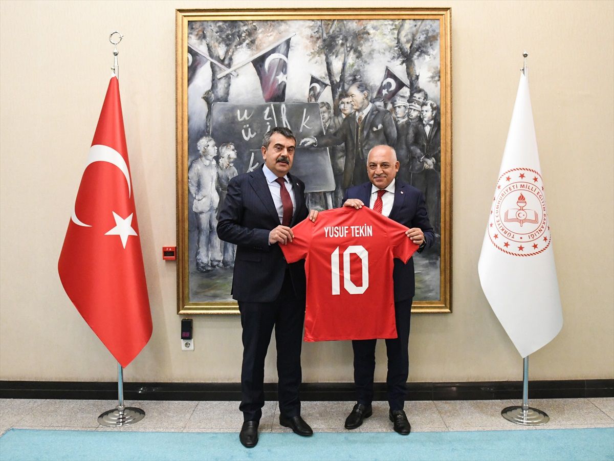 TFF Yönetimi Milli Eğitim Bakanı Yusuf Tekin\'i ziyaret etti
