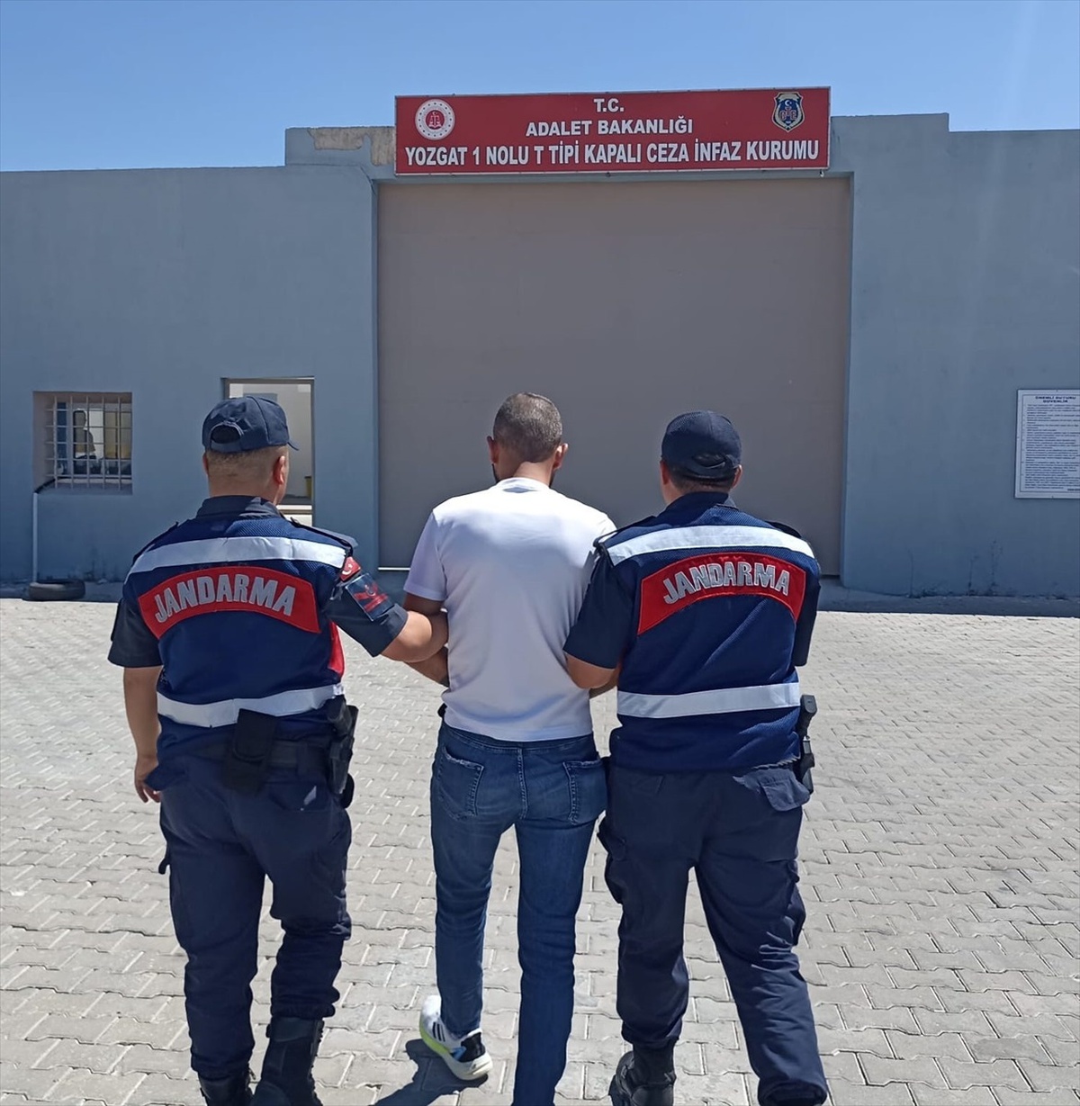 Yozgat\'ta Hırsızlık ve Uyuşturucu Suçlarından Aranan 2 Kişi Yakalandı