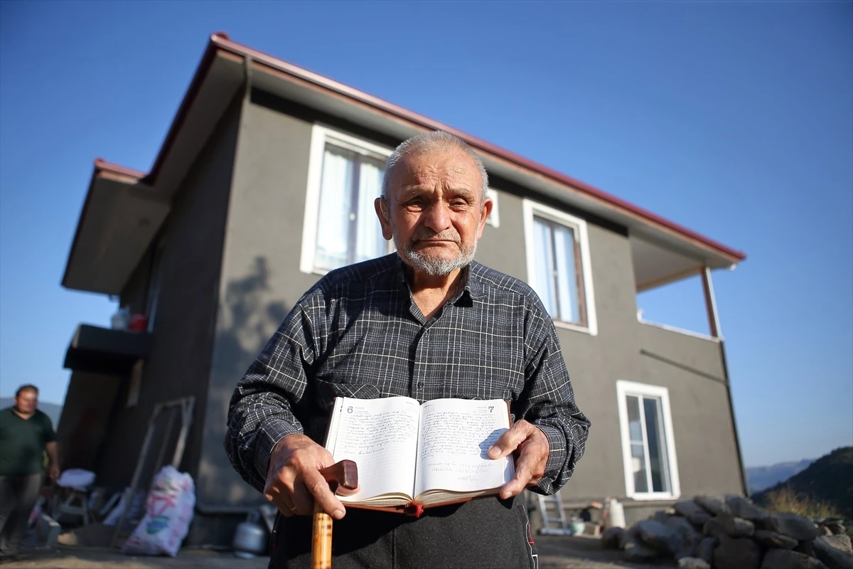 90 Yaşındaki Abdullah Hastaoğlu, 70 Yıldır Günlük Tutuyor