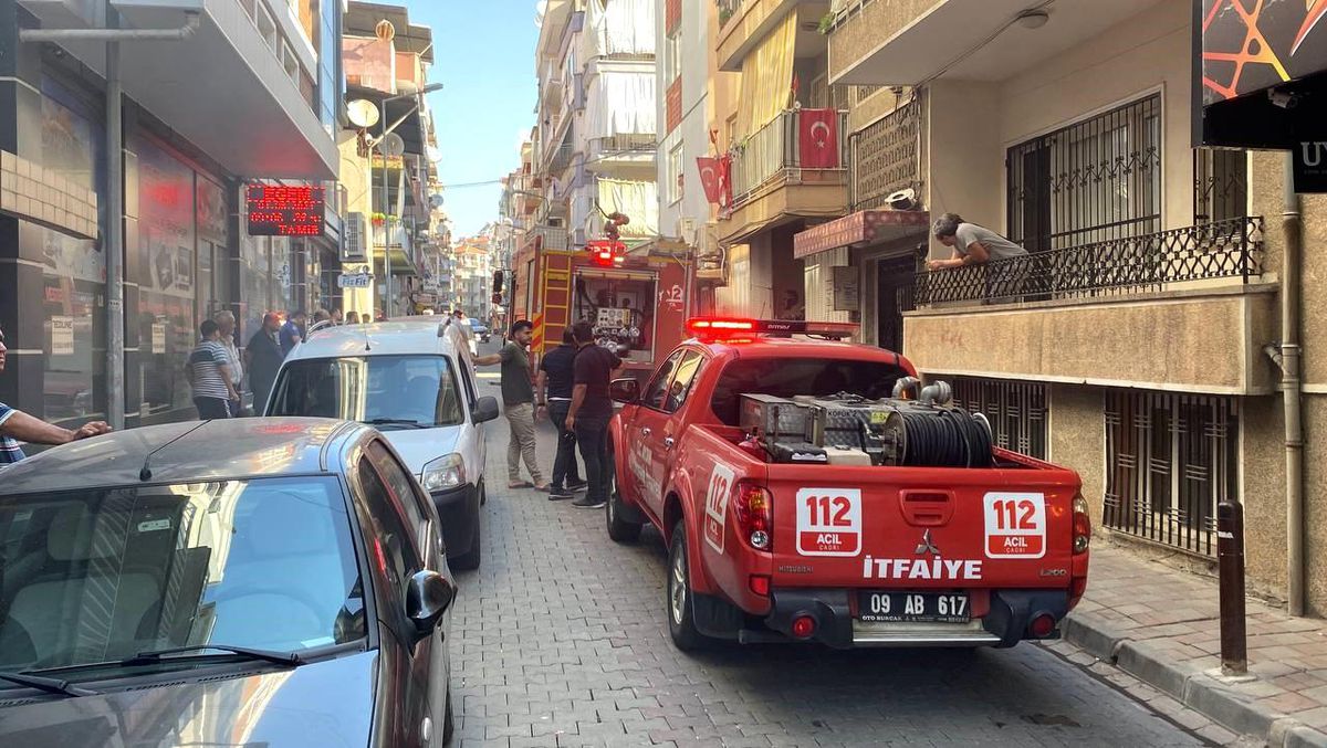 Aydın\'da çıkan yangında ev sahibi ve kızı son anda kurtuldu