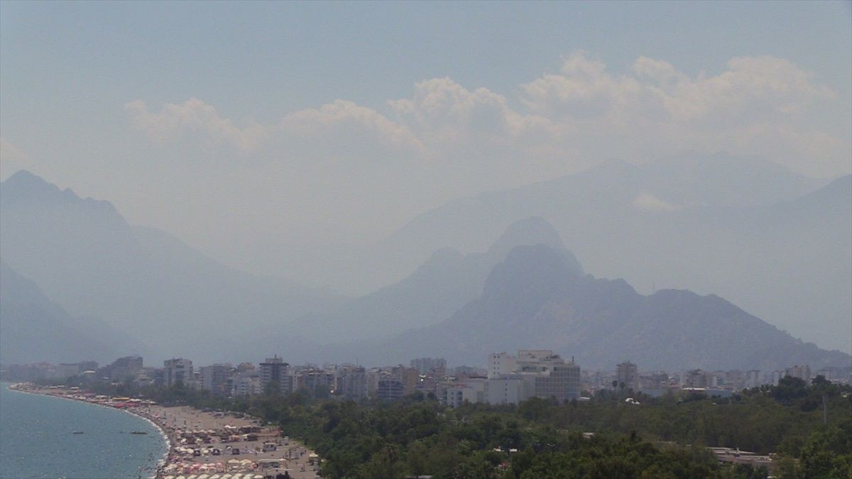 Antalya\'da Yüksek Nem ve Sıcaklık Bunaltıyor