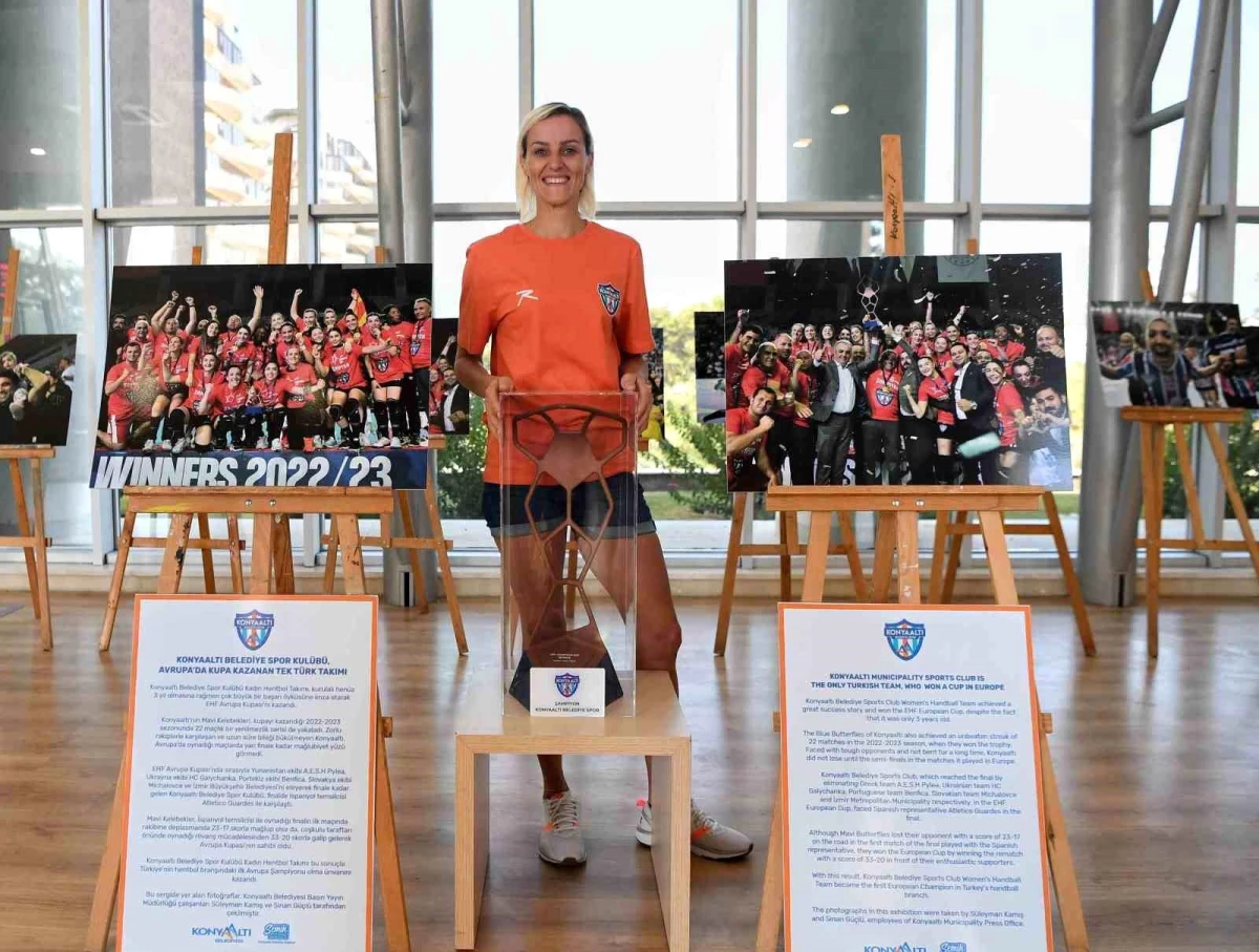 Konyaaltı Belediye SK Kadın Hentbol Takımı\'nın Şampiyonluk Sergisi Açıldı