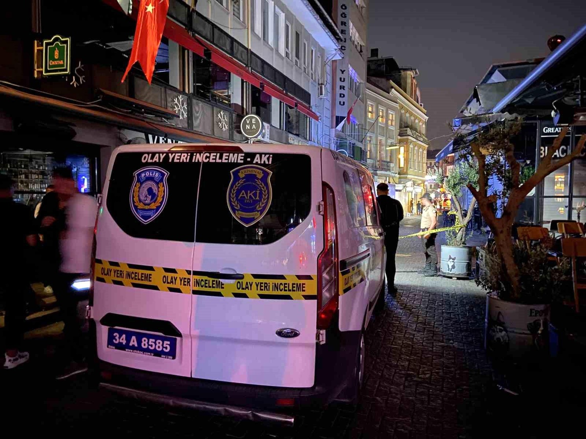Beşiktaş Çarşı\'da Motosikletli Kişiye Silahlı Saldırı