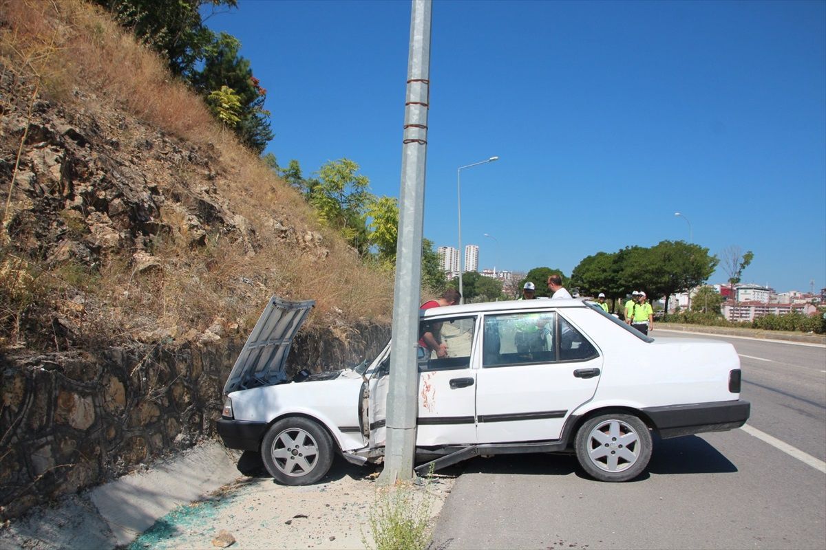 Bilecik\'te Otomobil Devrildi: 2 Kişi Yaralandı